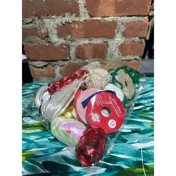 Lot of Arts & Crafts ribbon & string - Picture 8 of 8